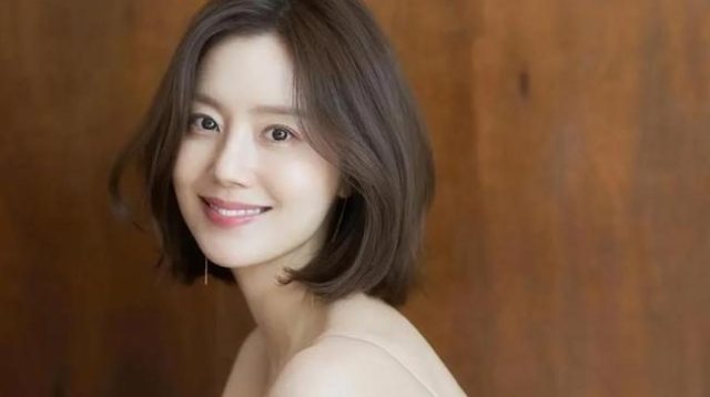 Moon Chae Won Tampil Menawan di Foto Pra-Nikah