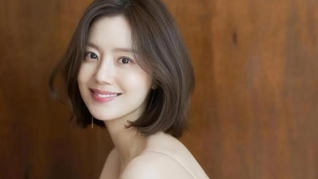 Moon Chae Won Tampil Menawan di Foto Pra-Nikah