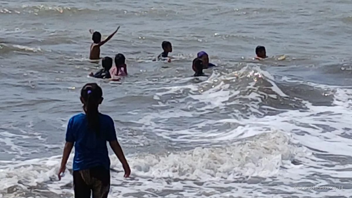 Pantai Tanjungpura Sukra: Primadona Wisatawan Lokal Akhir Pekan