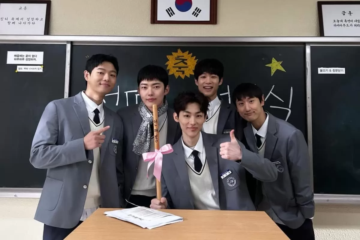Para pemain Teach You A Lesson Episode 1, termasuk almarhum Song Young Kyu
