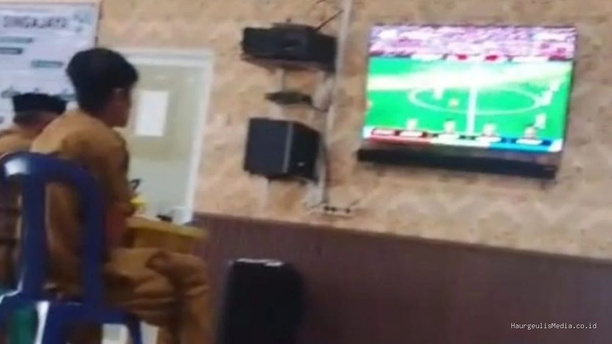 Pelayanan Desa Singajaya Amburadul: Kades Khaerul Anam Dinilai Gagal Bina Perangkat