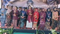 Pelepasan Siswa Kelas VI dan Kenaikan Kelas UPTD SDN 1 Haurgeulis Penuh Haru Pelepasan Siswa Kelas VI dan Kenaikan Kelas UPTD SDN 1 Haurgeulis Penuh Haru