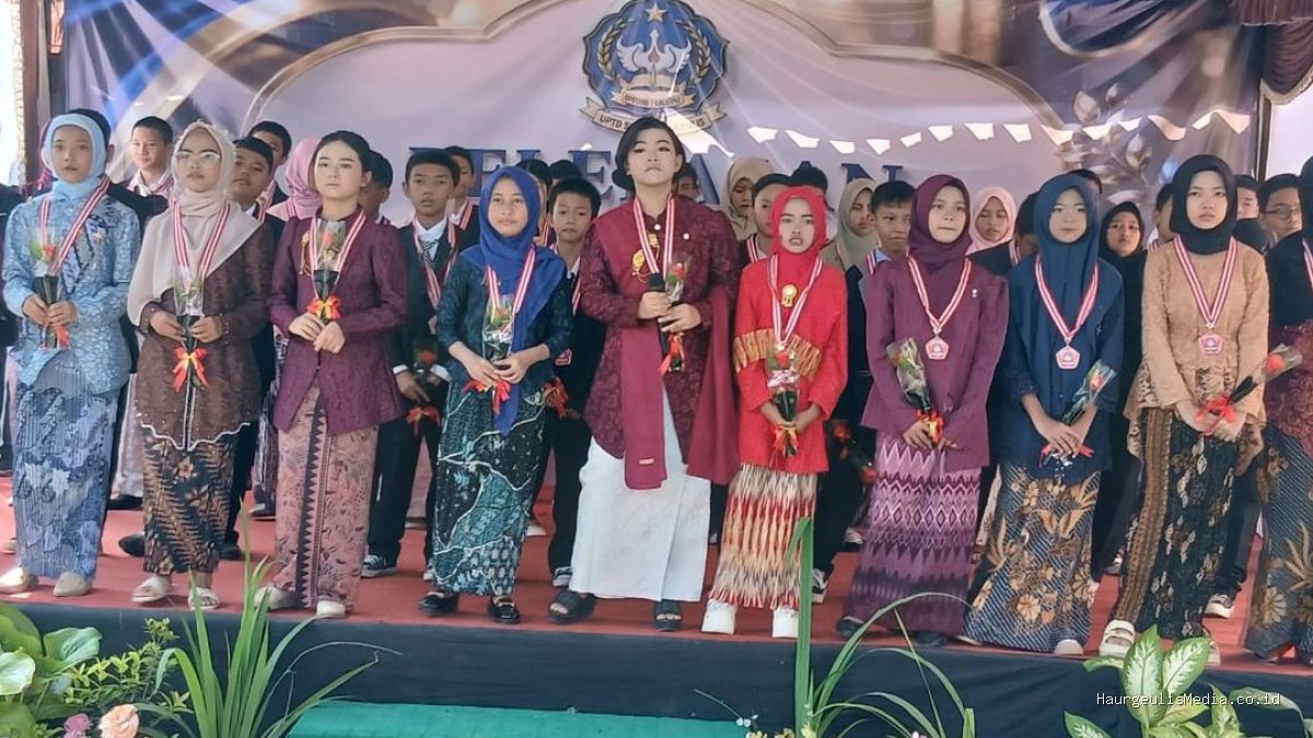 Pelepasan Siswa Kelas VI dan Kenaikan Kelas UPTD SDN 1 Haurgeulis Penuh Haru