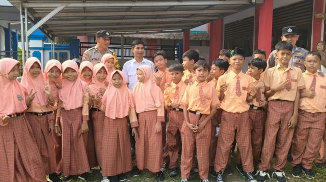 Polisi di SDN Pamayahan Indramayu: Aksi Edukasi untuk Pelajar