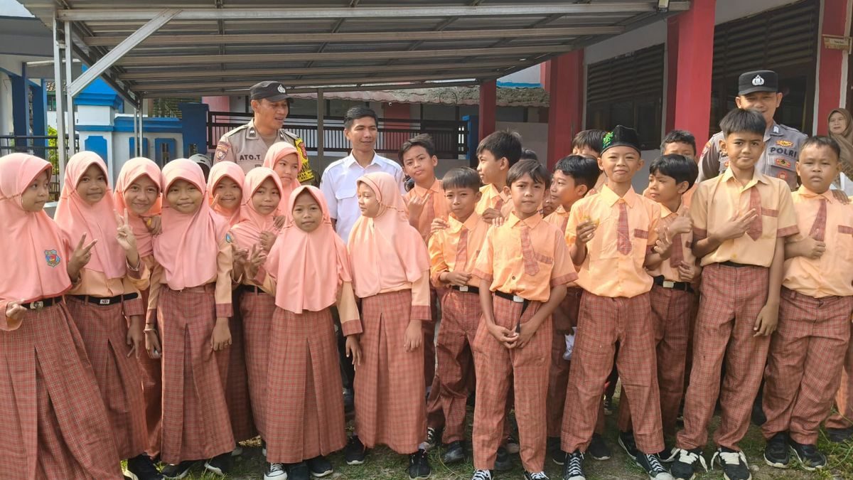 Polisi di SDN Pamayahan Indramayu: Aksi Edukasi untuk Pelajar
