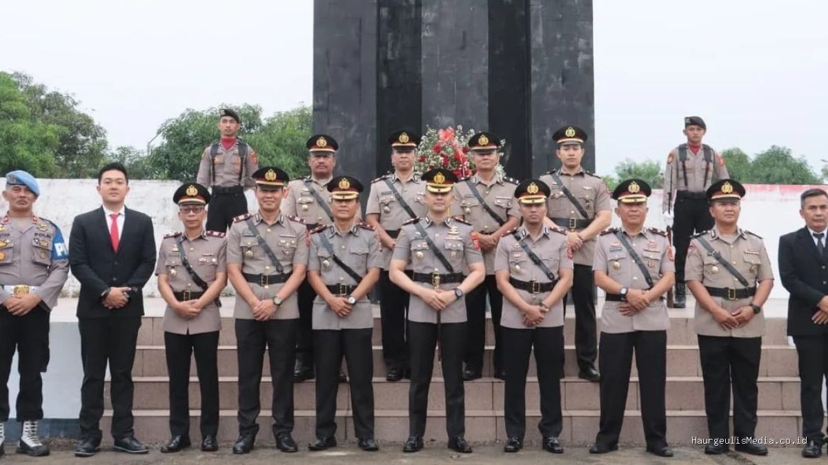 Polres Indramayu Ziarah & Tabur Bunga Jelang Hari Bhayangkara ke-80 di TMP