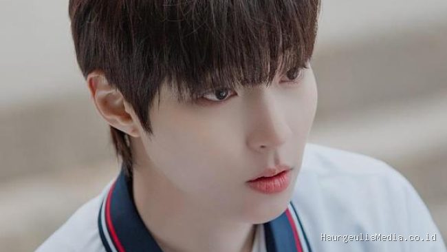 Potret Hwang In Youp Kembali Berperan Sebagai Siswa SMA di Drakor Romantis Terbaru