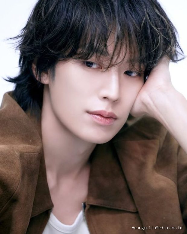 Lee Ki Taek mengukuhkan citra artistiknya dengan mengambil peran Jun Young di drama 'After the Play Ends'. Jun Young merupakan mantan polisi yang bertransformasi menggeluti bidang seni.