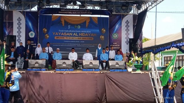 Ribuan Santri Ramaikan Haflah Akhirussanah Ponpes Hidayatuttholibiin