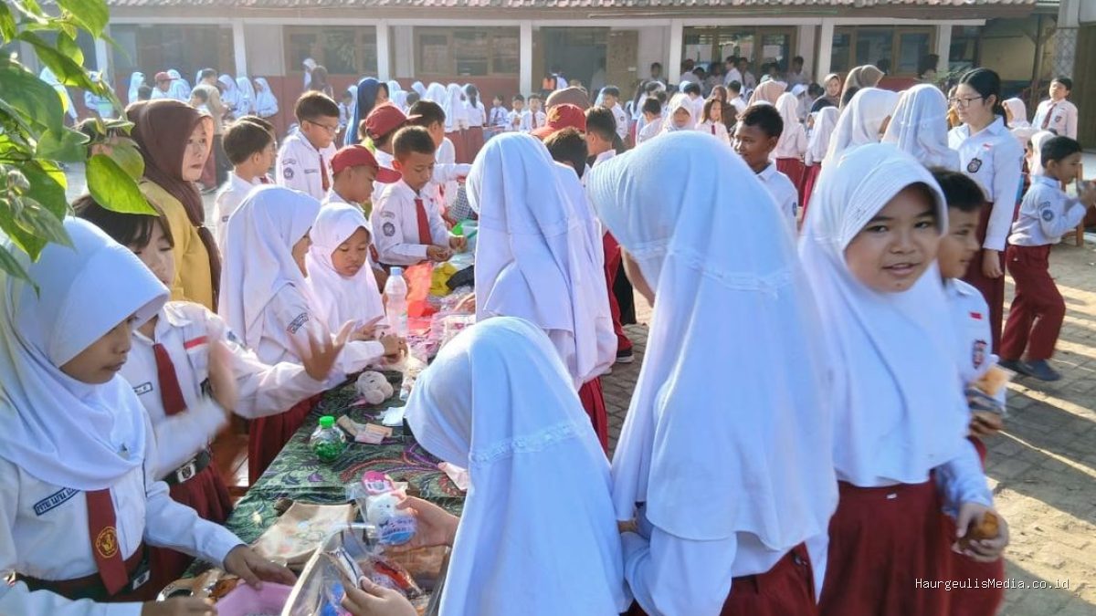 SDN 1 Haurgeulis: Bazar Sekolah Ajarkan Siswa Wirausaha Sejak Dini
