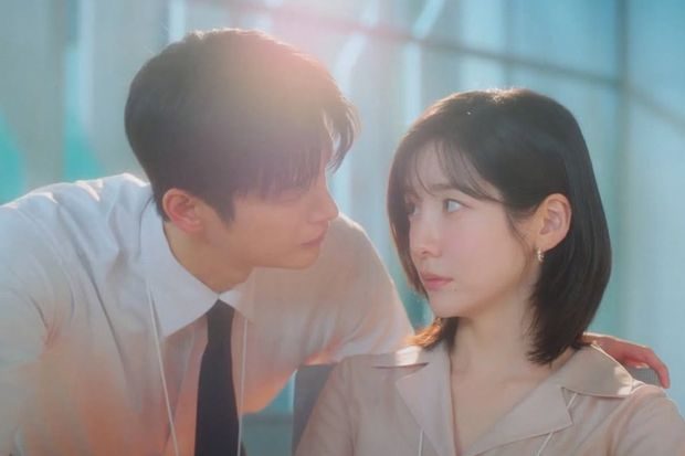 Seo In Guk dan Park Ji Hyuk akan terlibat romansa kantor yang mendebarkan dalam drama terbaru 'See You at Work Tomorrow!'.