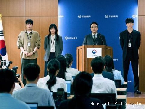Setelah cukup lama dinantikan, drama Korea adaptasi webtoon populer yang bertajuk Teach You a Lesson akhirnya tayang pada Jumat, (5/6) lalu, ./ Foto: instagram.com/netflixkr