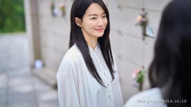 Shin Min Ah Ungkap Pengalaman Main Peran Ganda di Film Thriller The Eyes