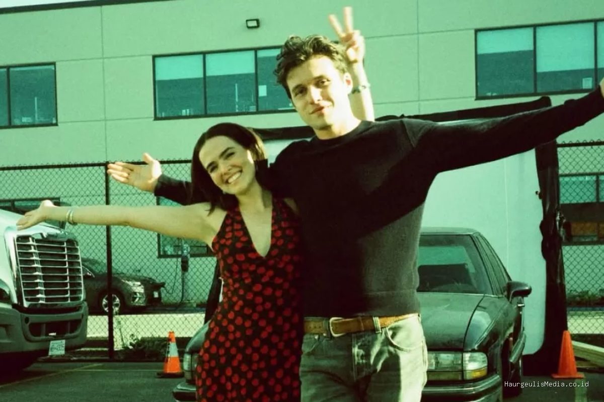 Sinopsis Voicemails for Isabelle: Film Romantis Nick Robinson dan Zoey Deutch, Tayang di Mana?