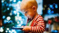 Swedia Usulkan Anak di Bawah 13 Tahun Tak Punya Ponsel Pintar Swedia Usulkan Anak di Bawah 13 Tahun Tak Punya Ponsel Pintar