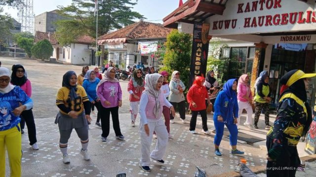 Tim TP PKK Haurgeulis: Senam Jumat Pagi Sehat & Seru!