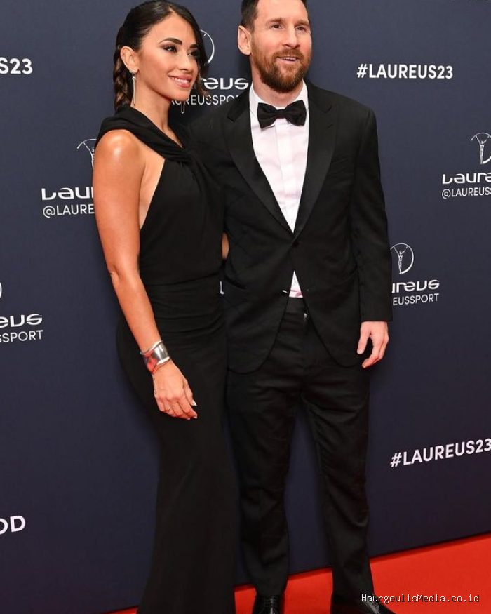 Potret bucin Lionel Messi ke sang istri, Antonela Roccuzzo Potret bucin Lionel Messi ke sang istri, Antonela Roccuzzo