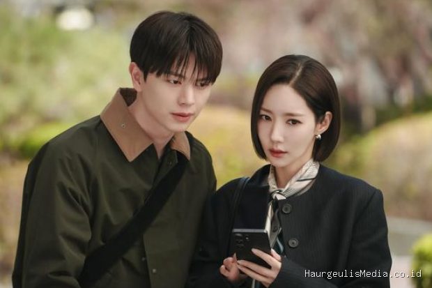 SBS siap membuka awal tahun 2027 dengan menayangkan drama komedi-romantis bertajuk 'Nine To Six'. Serial romansa perkantoran tersebut dibintangi oleh Park Min Young dan Yook Sung Jae.