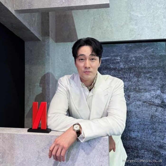 So Ji Sub akan kembali tampil di drama action adaptasi webtoon bertajuk Manager Kim. Sebelumnya, sang aktor telah membintangi drama serupa bertajuk Mercy for None./ Foto: instagram.com/soganzi_51