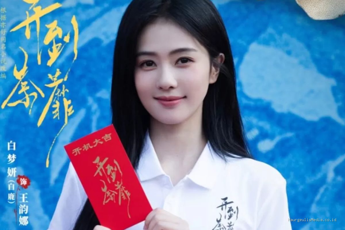 Bai Lu Memikat di Blooming until the Very End, Intip Foto Syutingnya