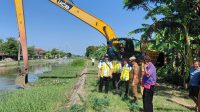 Camat Kandanghaur Genjot Normalisasi Sungai Sesuai Arahan Bupati Indramayu