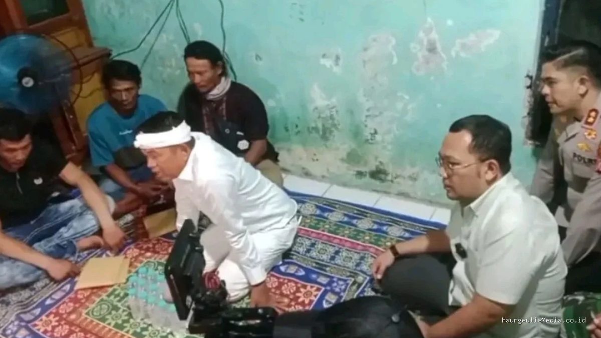 Dedi Mulyadi Tepati Janji: Takziah ke Korban Kecelakaan Maut Pantura Indramayu