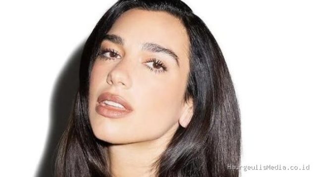 Dua Lipa Tak Hanya Adakan Klub Buku, Tapi Juga Perpustakaan Buku Terlarang