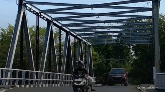 Jembatan Cimanuk: Dari Kreteg Gantung Belanda Hingga Ikon Indramayu