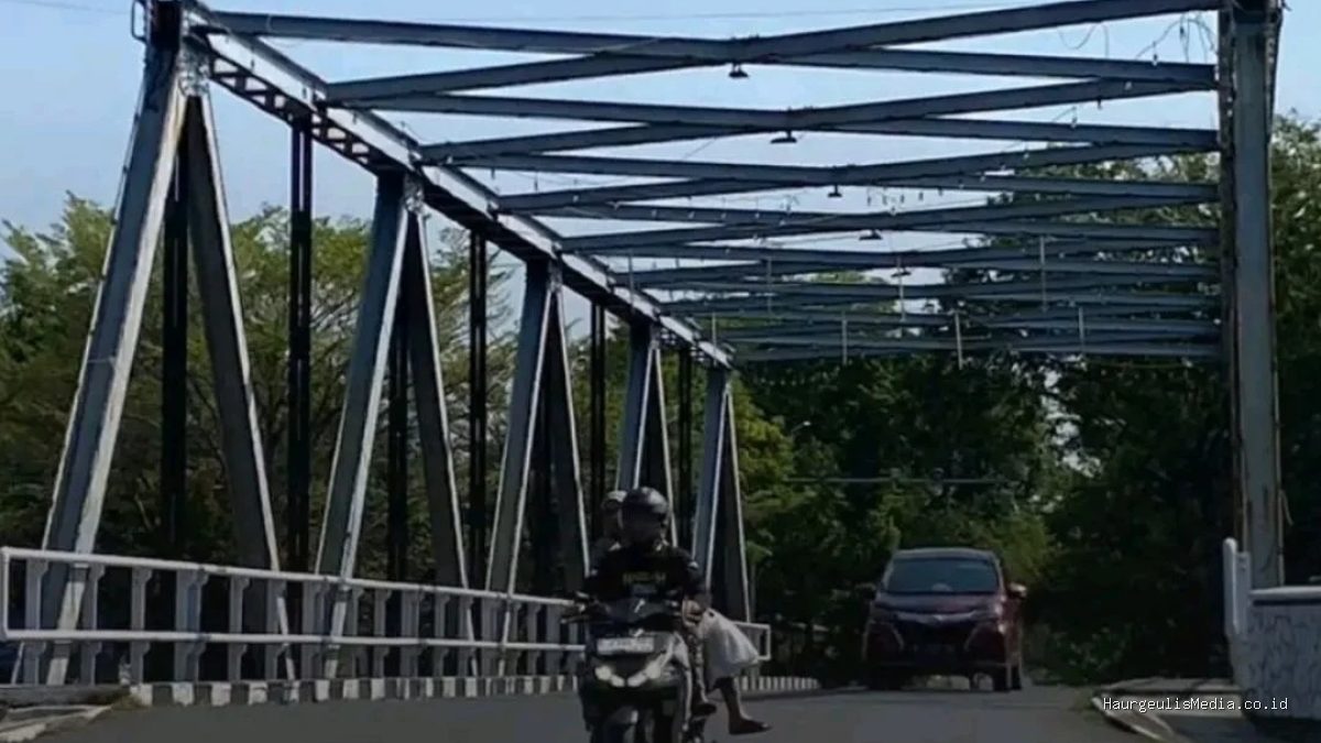 Jembatan Cimanuk: Dari Kreteg Gantung Belanda Hingga Ikon Indramayu