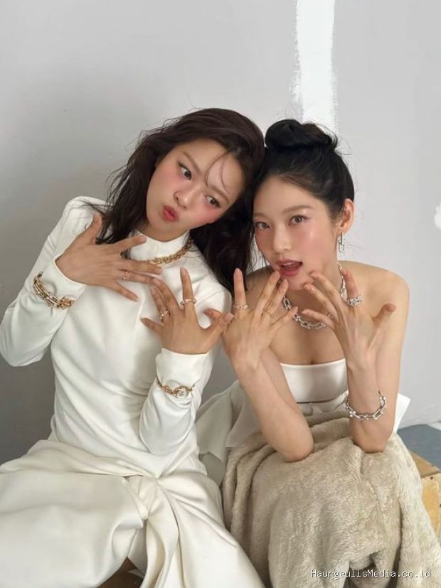 Jung Yeon TWICE dan Gong Seung Yeon menunjukkan kedekatan hangat mereka dalam hubungan kakak dan adik perempuan.