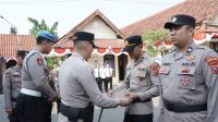 Kapolres Cirebon Kota Beri Penghargaan kepada 51 Personel Berprestasi, Dua Anggota Raih Hadiah Umrah Kapolres Cirebon Kota Beri Penghargaan kepada 51 Personel Berprestasi, Dua Anggota Raih Hadiah Umrah