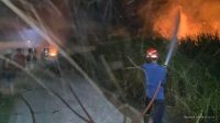 Kebakaran di Jatibarang Indramayu, 2 Unit Damkar Berjibaku Kebakaran di Jatibarang Indramayu, 2 Unit Damkar Berjibaku