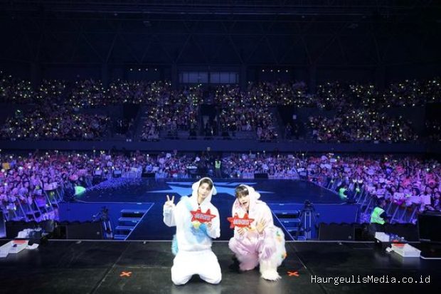 Potret NCT JNJM mengabadikan momen bersama penggemar dalam fanmeeting 'Duality' di Jakarta.