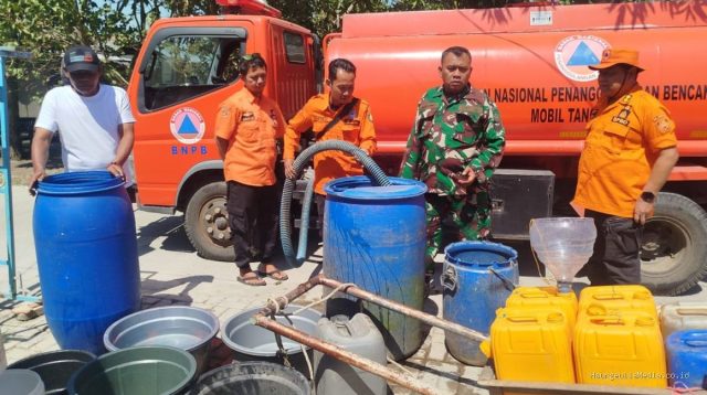 Krisis Air Bersih di Krangkeng: 20 Ribu Liter Air Disalurkan