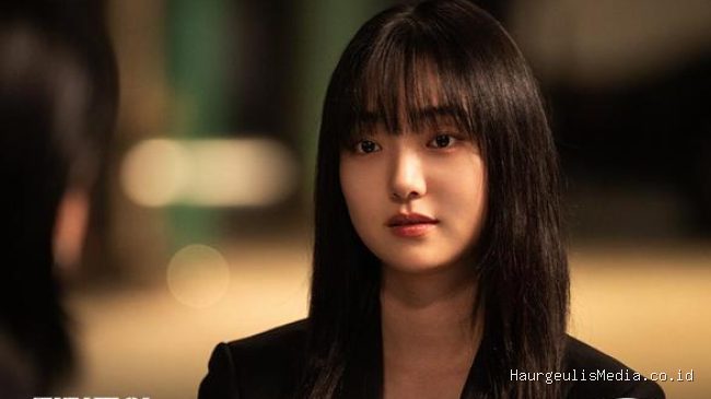 Melihat Perbedaan Peran Kim Hye Joon dalam Dua Drama Korea Terbaru
