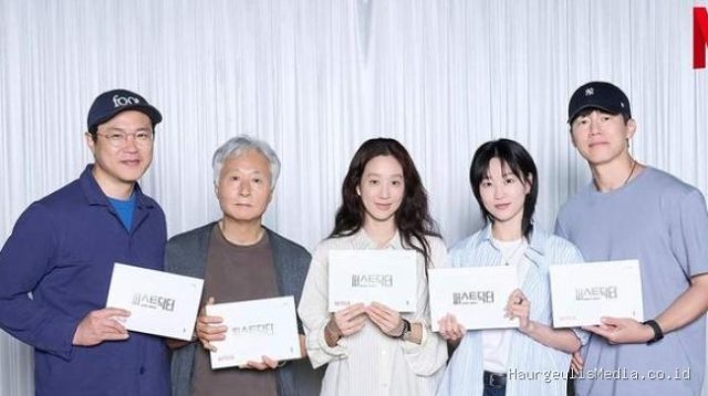 Para aktor Kim Moo Yeol dan Jung Ryeo Won akan membintangi drakor Netflix berjudul “First Doctor”.