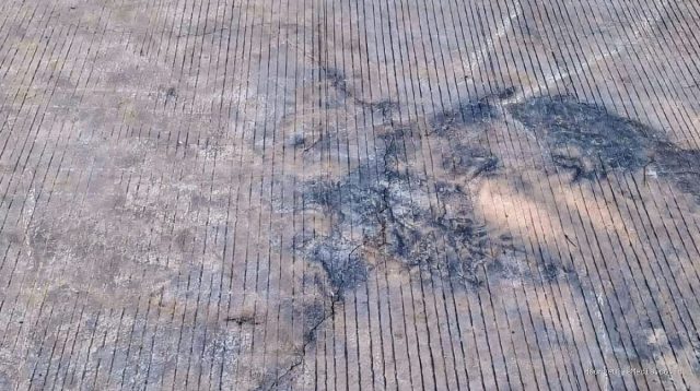 Perbaikan Jalan PT Puteri Pringga Baya di Kroya Indramayu Retak