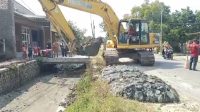 Plt Camat Gabuswetan Pantau Irigasi Gabuskulon, Dukung Petani Indramayu Plt Camat Gabuswetan Pantau Irigasi Gabuskulon, Dukung Petani Indramayu