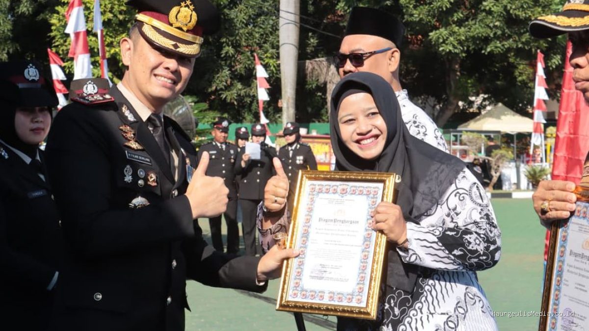 Polres Indramayu Rayakan Hari Bhayangkara ke-80: Penghargaan untuk Personel Berprestasi