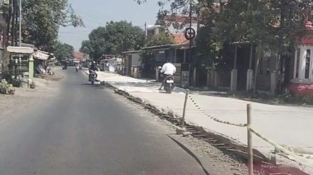 Proyek Jalan Letjen H.MT. Haryono Indramayu Dikeluhkan Warga