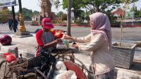 Rayakan Kemerdekaan, PLN UP3 Indramayu dan YBM Berbagi Sembako