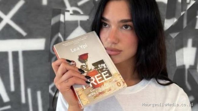 Rekomendasi Buku Favorit Dua Lipa: Sudah Anda Baca?