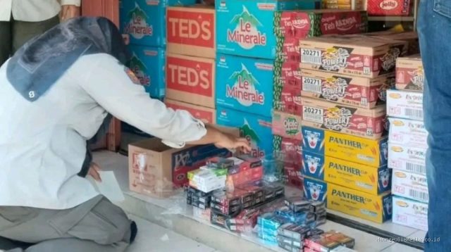 Satpol PP dan Bea Cukai Cirebon Sita 85.540 Batang Rokok Ilegal