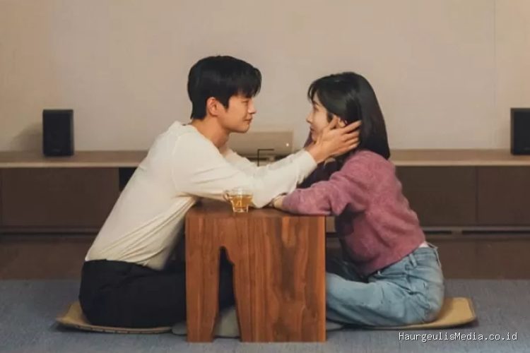Cuplikan drama Korea See You at Work Tomorrow episode 7.