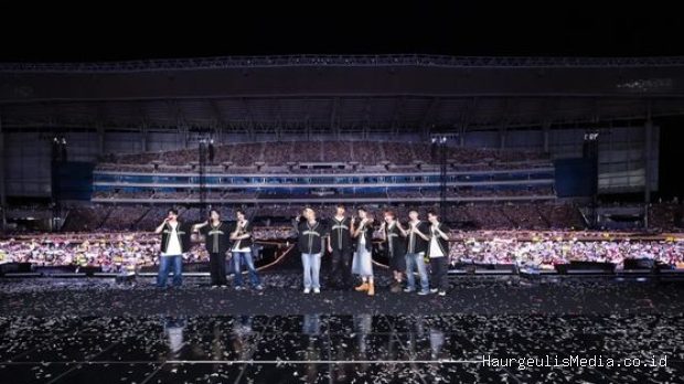 SEVENTEEN sukses mengadakan fan meeting 'Carat Land' yang menjadi akhir aktivitas grup di tahun 2026.