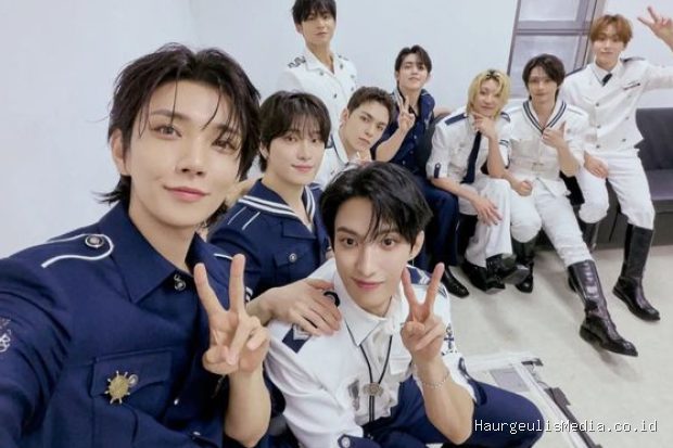 SEVENTEEN mengungkapkan perasaan mendalam atas cinta yang telah diterima dari penggemar sepanjang karir dan berterima kasih atas kekuatan yang telah diberikan.