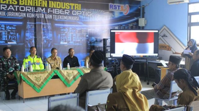SMKN 1 Losarang: Produk Unggulan Siswa untuk Stakeholder Pemerintahan
