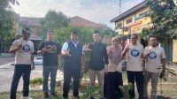 SMKN 1 Losarang Tanam Pohon dan Bagi Sembako di Desa Santing SMKN 1 Losarang Tanam Pohon dan Bagi Sembako di Desa Santing