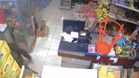Terekam CCTV Curi Emas di BRI Link Tukdana Indramayu, Pelaku Ditangkap