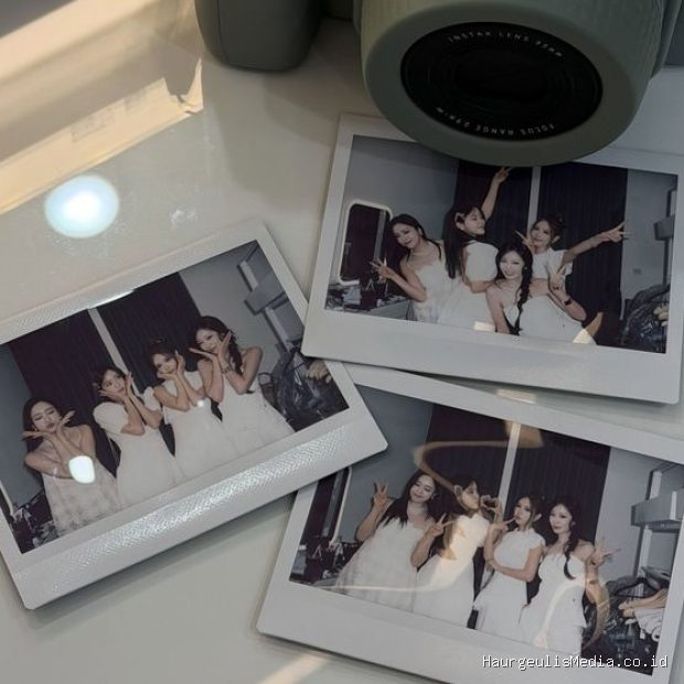Potret T-ara/ Foto: instagram.com/jiyeon2_ Para member T-ara kompak mengunggah momen kebersamaan yang tercetak dalam foto polaroid untuk merayakan ulang tahun grup ke-17.
